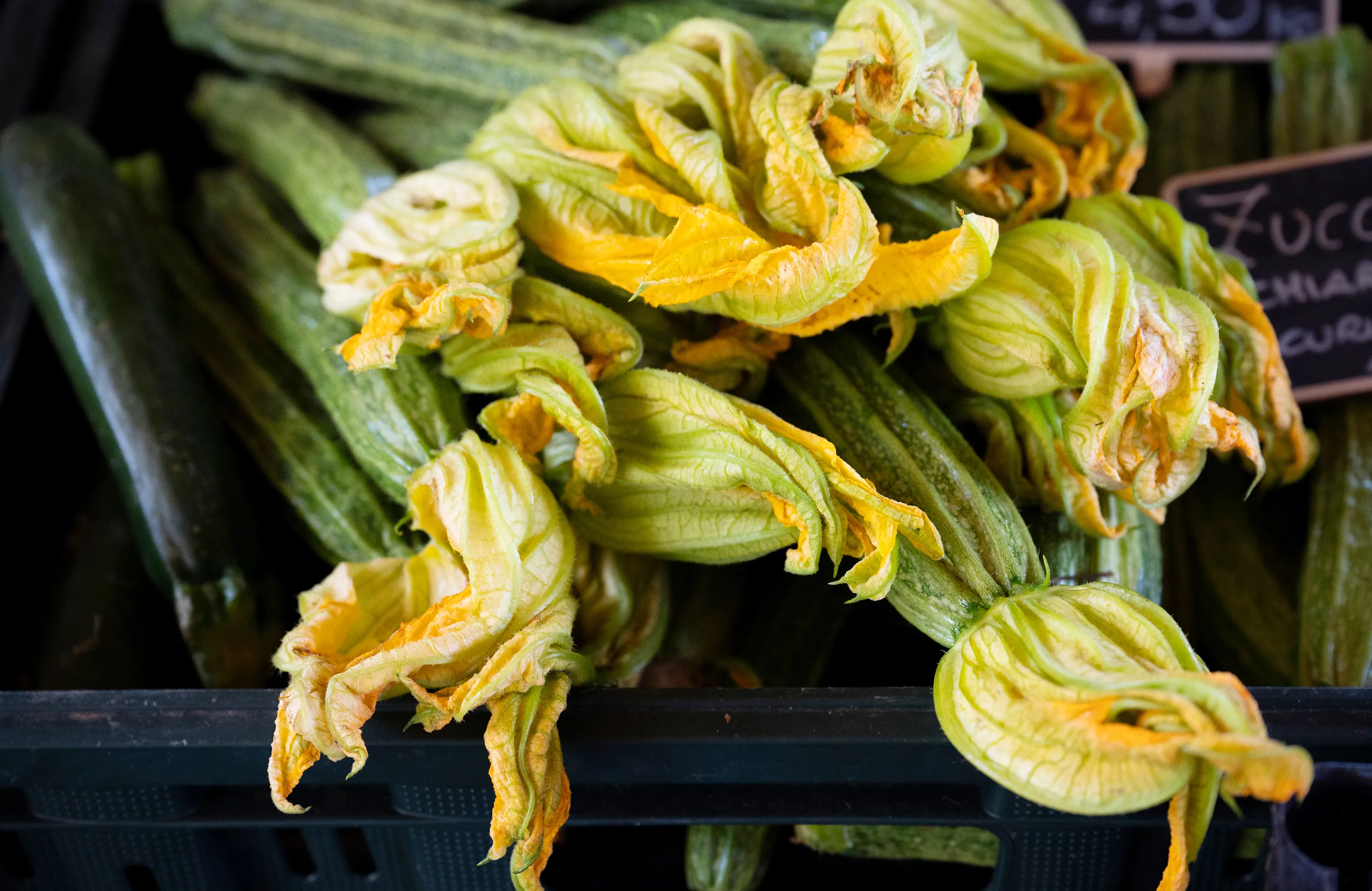 Zucchini auf einem Markt